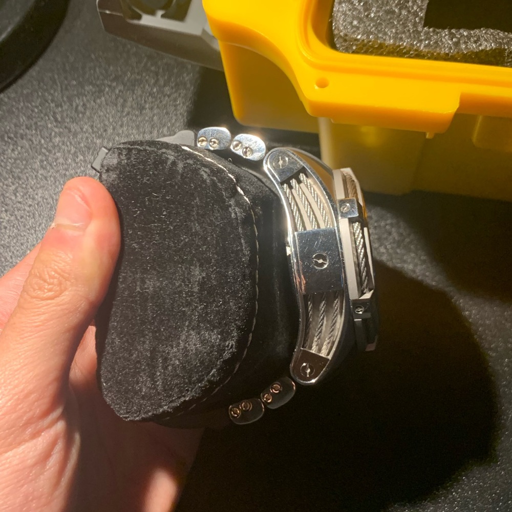 Invicta Bolt - Picture 3 of 5